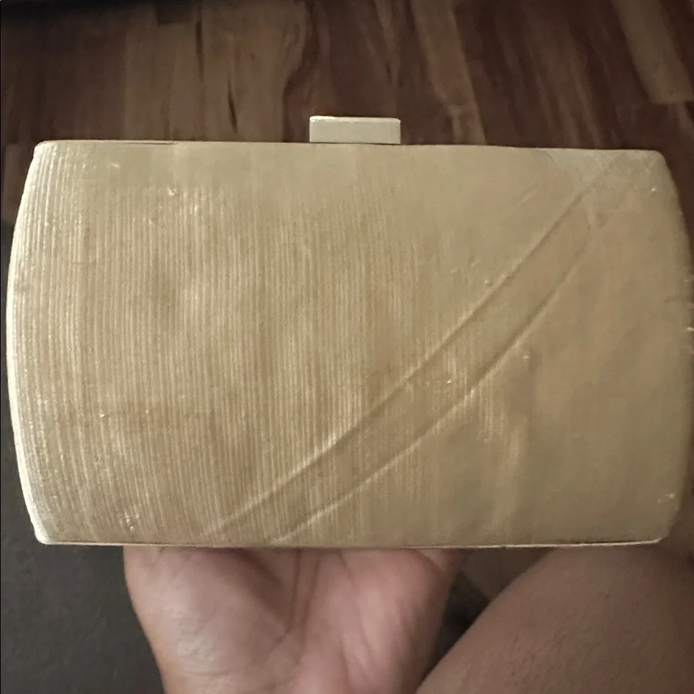 Elegant Gold Clutch - Picture 3 of 6